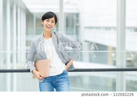 Business woman working in the office Business woman working in the office 122082226