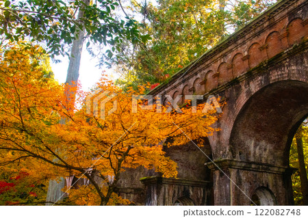 [Kyoto Scenery] Nanzenji Temple - Autumn leaves with a serene atmosphere 122082748