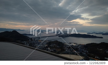黎明時分的瀨戶內大橋和瀨戶大橋[岡山] 122082809