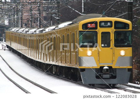 [SS] Seibu Shinjuku Line 2000 Series Train (Express - 10 Cars) in Winter 122083028