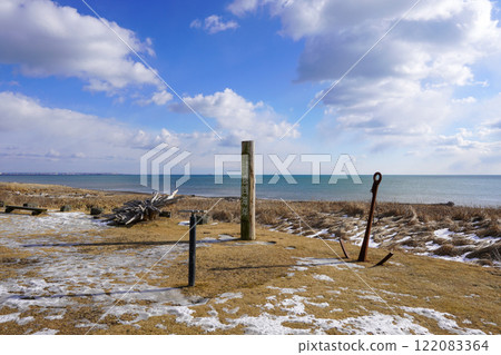 Winter love beach Winter love beach 122083364