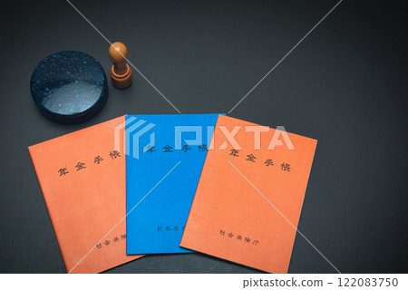 記錄工作場所變化的退休金筆記本 記錄工作場所變化的退休金筆記本 122083750