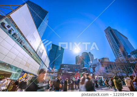 Tokyo cityscape in Japan: From the announcement of the 5th year of the coronavirus pandemic... Shibuya bustling with foreign tourists... A ray of hope for a new era = January 18, 2025 122084470