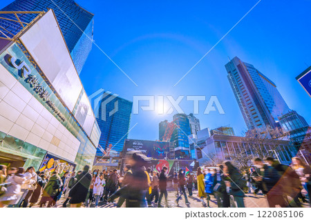 摘自5年前日本東京城市景觀的發表…外國遊客擠滿的澀谷…新時代的希望之光=2020年1月18日 122085106