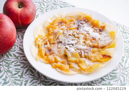 Apple pie made with gyoza skins 122085229