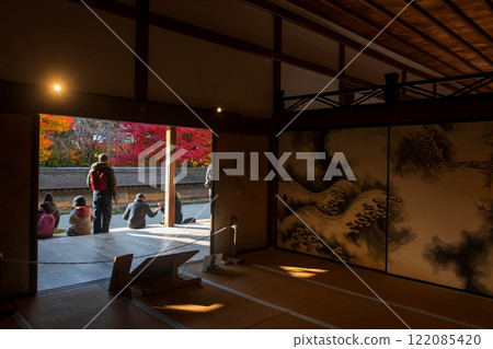 People on terrace see rock garden with dragon paint, Ryoanji, Kyoto 122085420