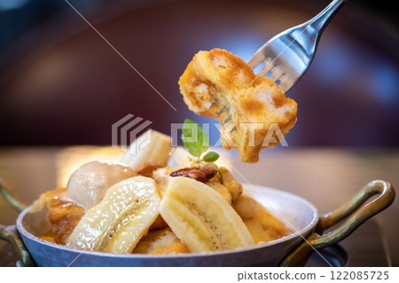 [Let's eat!] Hoshino Coffee's "French Toast (Banana and Caramel Nuts)" 122085725