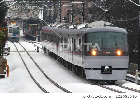 [SS] Winter Seibu Shinjuku Line: Limited Express Koedo (Seibu Shinjuku ⇔ Hon-Kawagoe) 122086580