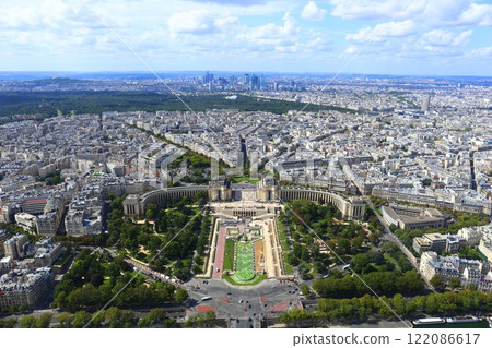 Palais de Chaillot and La Défense from the Eiffel Tower 122086617
