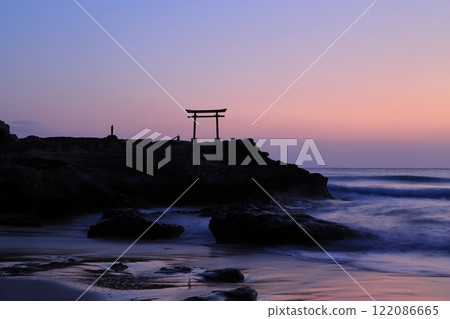[靜岡縣]白濱神社/大名神岩紅色鳥居黎明 122086665
