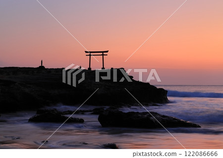 [靜岡縣]白濱神社/大名神岩紅色鳥居黎明 122086666