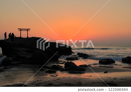 （靜岡縣）白浜神社、大明神庭明鳥居日出 122086984