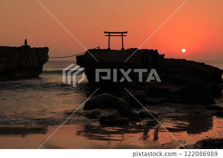 (Shizuoka Prefecture) Shirahama Shrine, Daimeijiniwa Akatorii Sunrise (Shizuoka Prefecture) Shirahama Shrine, Daimeijiniwa Akatorii Sunrise 122086989