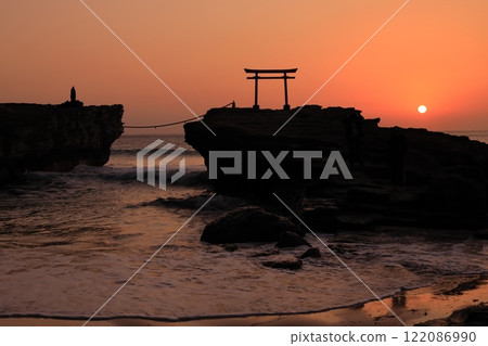 （靜岡縣）白浜神社、大明神庭明鳥居日出 122086990