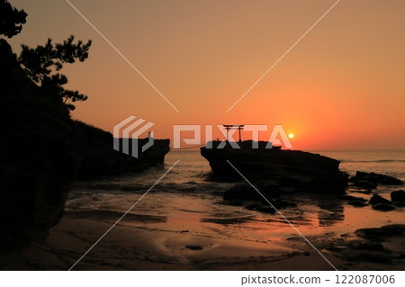 (Shizuoka Prefecture) Shirahama Shrine, Daimeijiniwa Akatorii Sunrise 122087006