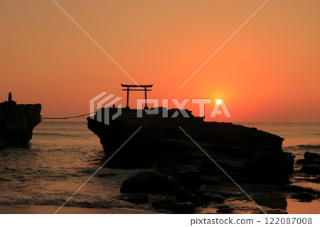 (Shizuoka Prefecture) Shirahama Shrine, Daimeijiniwa Akatorii Sunrise 122087008