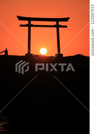 (Shizuoka Prefecture) Shirahama Shrine, Daimeijiniwa Akatorii Sunrise (Shizuoka Prefecture) Shirahama Shrine, Daimeijiniwa Akatorii Sunrise 122087013