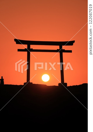 (Shizuoka Prefecture) Shirahama Shrine, Daimeijiniwa Akatorii Sunrise 122087019