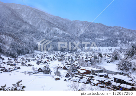 [岐阜縣]雪世界遺產“白川鄉” 122087290