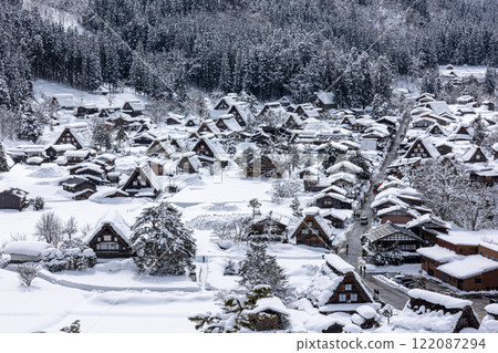 [岐阜縣]雪世界遺產“白川鄉” 122087294