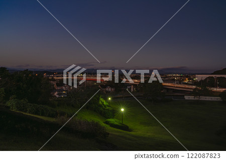 The changing scenery from evening to night seen from Aino Park in Fukuroi City (Shizuoka Prefecture) 122087823