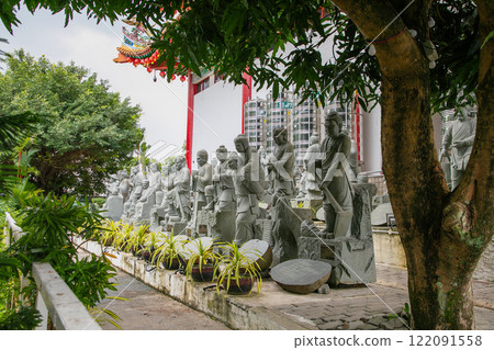 largest Buddhist temple Thean Hou Kuala Lumpur. facade decorated Chinese denlong 122091558