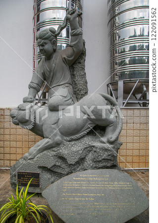 largest Buddhist temple Thean Hou Kuala Lumpur. facade decorated Chinese denlong largest Buddhist temple Thean Hou Kuala Lumpur. facade decorated Chinese denlong 122091562