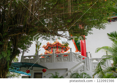 largest Buddhist temple Thean Hou Kuala Lumpur. facade decorated Chinese denlong largest Buddhist temple Thean Hou Kuala Lumpur. facade decorated Chinese denlong 122091566