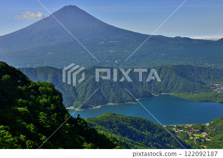 View of Mt. Fuji and Lake Saiko in summer from Mt. Junigatake in the Misaka Mountains 122092187