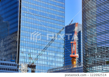 正在建設的摩天大樓的城市景觀 正在建設的摩天大樓的城市景觀 122092514