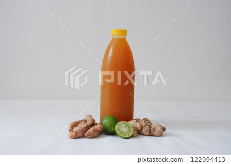 Ginger juice with fresh ginger and lemon on white background. Healthy drink. 122094413