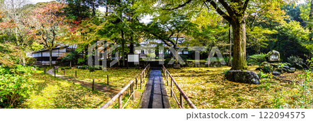 清水寺本坊庭園的紅葉全景【福岡縣美山市】 122094575