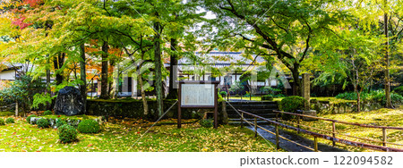 清水寺本坊庭園的紅葉全景【福岡縣美山市】 122094582