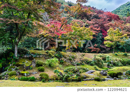 Autumn leaves in the Honbo Garden of Kiyomizu-dera Temple [Miyama City, Fukuoka Prefecture] 122094621
