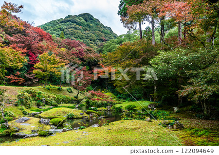 Autumn leaves in the Honbo Garden of Kiyomizu-dera Temple [Miyama City, Fukuoka Prefecture] 122094649