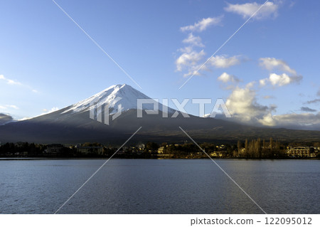 Mountain Fuji at Kawaguchiko lake in morning time 122095012