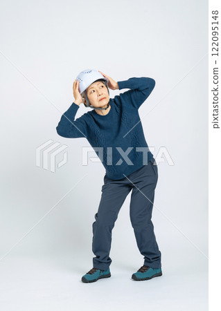 Full body photo of a senior woman protecting her head with a helmet 122095148