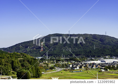 從岐阜縣關原町笹尾石田三成營地眺望南宮山 從岐阜縣關原町笹尾石田三成營地眺望南宮山 122095902