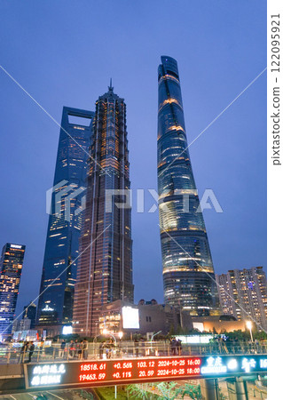 Night view of Shanghai 122095921