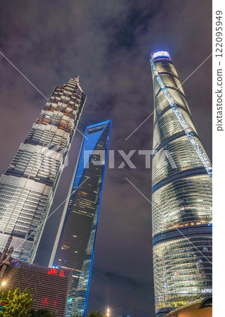 Night view of Shanghai 122095949