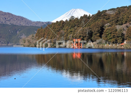 Lake Ashi and the red torii gate Lake Ashi and the red torii gate 122096113
