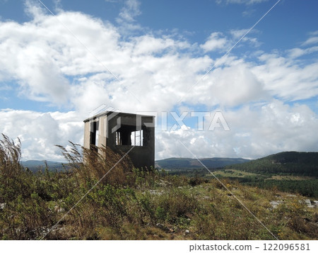 Malawi has a variety of tourist attraction sites including Lake Malawi, several national parks, game reserves, and Mulanje Mountain. Malawi has a variety of tourist attraction sites including Lake Malawi, several national parks, game reserves, and Mulanje Mountain. 122096581