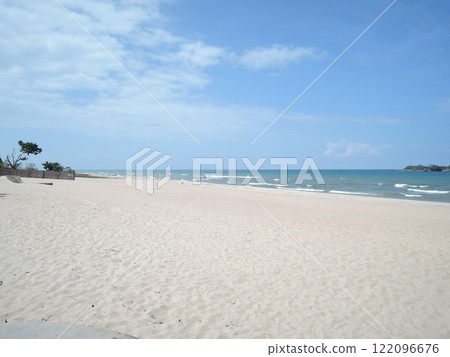 Malawi has a variety of tourist attraction sites including Lake Malawi, several national parks, game reserves, and Mulanje Mountain. Malawi has a variety of tourist attraction sites including Lake Malawi, several national parks, game reserves, and Mulanje Mountain. 122096676