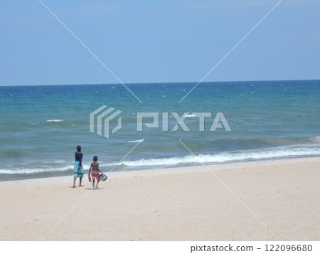 Malawi has a variety of tourist attraction sites including Lake Malawi, several national parks, game reserves, and Mulanje Mountain. Malawi has a variety of tourist attraction sites including Lake Malawi, several national parks, game reserves, and Mulanje Mountain. 122096680