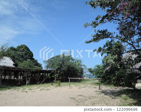 Malawi has a variety of tourist attraction sites including Lake Malawi, several national parks, game reserves, and Mulanje Mountain. 122096686