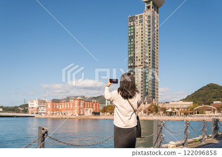 [Kitakyushu Mojiko Retro Mojiko Retro High Mart and a woman] 122096858