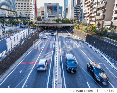 首都高速中央環線（銀座附近）是經由填海築地河而建成並開通的。 122097139