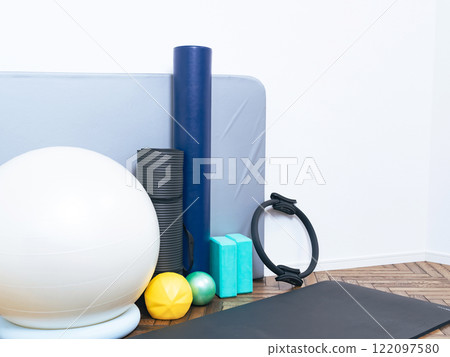 Gym training equipment 122097580