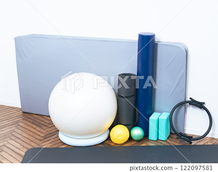 Gym training equipment 122097581