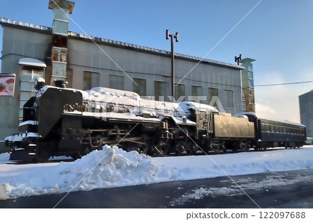C62 No. 3 in a rare state, covered in snow while being moved for exhibition site renovations C62 No. 3 in a rare state, covered in snow while being moved for exhibition site renovations 122097688
